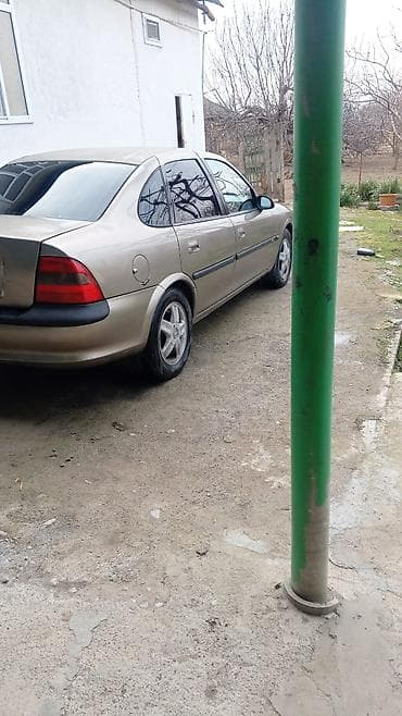 Opel Vectra sedan - Kuzov: 4 qapılı sedan, bej rəng - Mühərrik