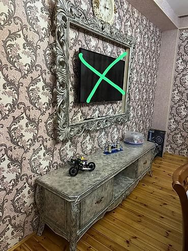 Tv altligi ve divar hissedeki stend birlikde 500 azn. El ishidir