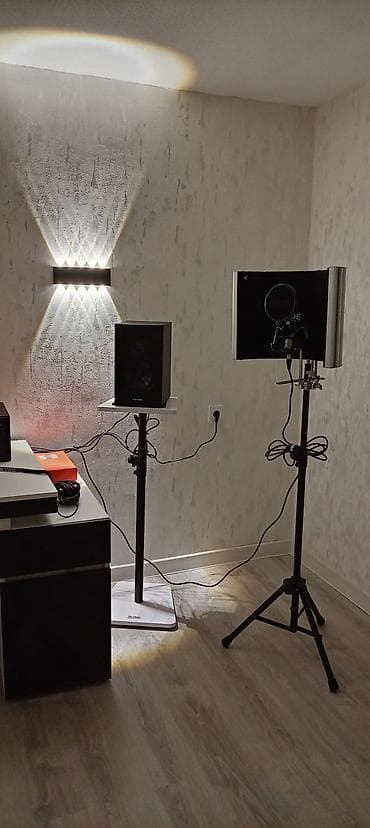 dərs ləvazimatları: Professional ev Studiyası üçün Masa və Avadanlıqlar Satılır. Hər Biri — 2