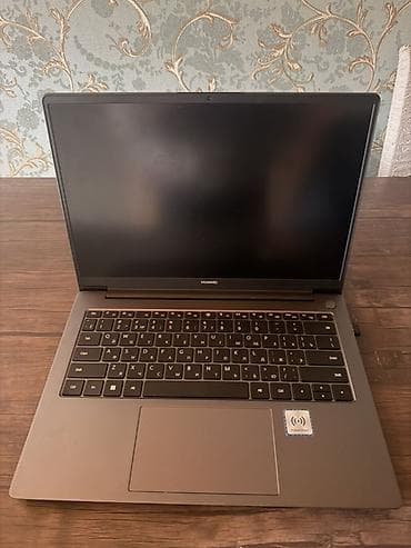 Huawei noutbuk - Model xətti: Huawei MateBook (şassi: boz/alüminium