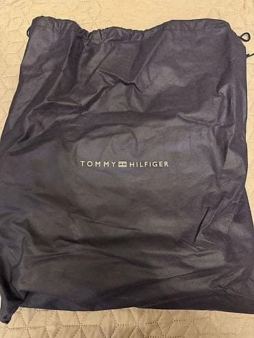 qiş geyimleri: Əl çantası, Tommy Hilfiger — 1