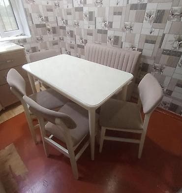 Metbex masa desti 4 oturacaqla +divan Tecili satilir 300 azn Unvan