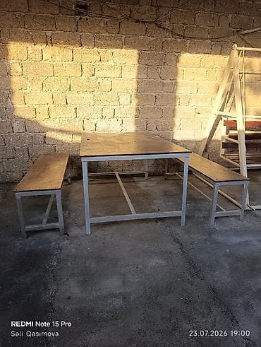 masa və stullar: Metal karkaslı masa və 2 skamya dəsti - Tərkib: 1 ədəd düzbucaqlı — 1