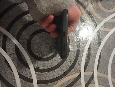 Foto və videokameralar: Smartfon (qara rəng) Xüsusiyyətlər: - Korpus: kompakt, qara — 1