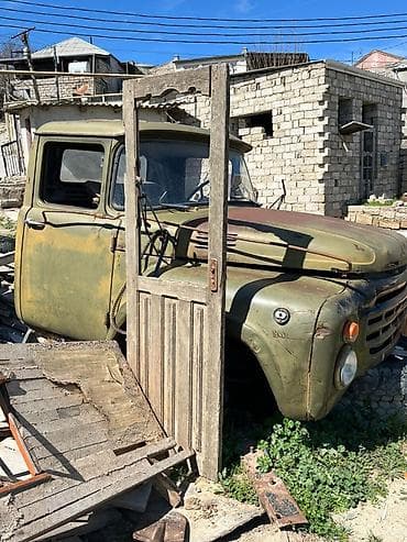 qapı zili: ZİL klassik sovet dövrü yük maşını (ZIL/GAZ seriyasına bənzər). — 4