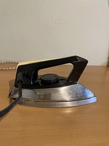 braun utu: -Sovet vaxtinin elektrik ütüsü. islek veziyyetde 
Whtsp var — 1