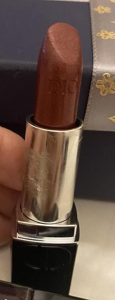 ballı bitkisel macun: Məhsul: Dior dodaq boyası biri 10 m original Təsvir: - Brend: Dior — 2