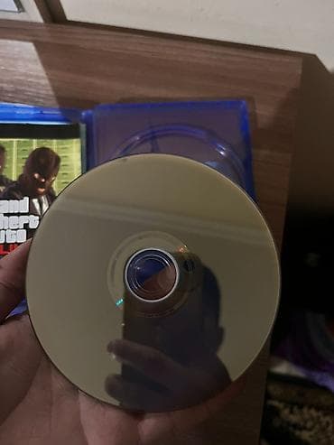 Digər oyun və konsollar: PS4 oyun diskləri – Grand Theft Auto V + Watch Dogs (Signature — 4