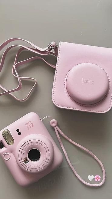 Fujifilm Instax Mini 12 ani fotoaparatı – pastel çəhrayı rəngdə. - — 1