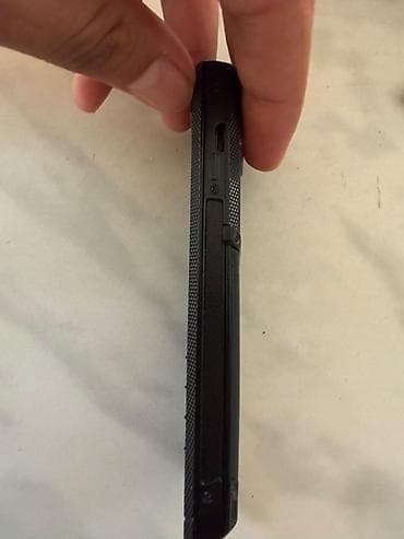 apple 17 pro: Təsvir:VERTU SIGNATURE- Klassik düyməli mobil telefon. Qara rəngli — 3