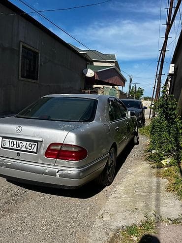 mercedes deflektor: Mercedes-Benz E 320: 3.2 l | 1996 il Sedan — 4