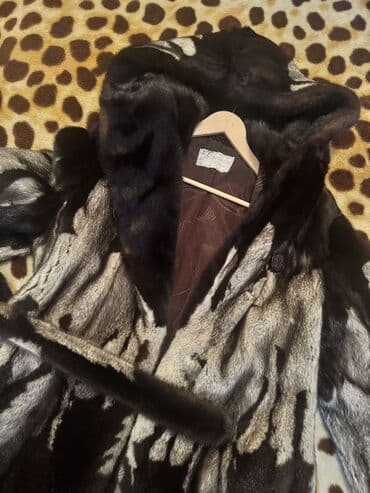 Digər qadın geyimləri: Yeni shuba! Olcu S-M ucundur, 2500 e alinib, 450azn satilir — 2