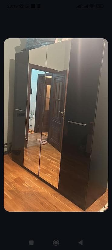 4 qapili dolab Susesinin bir az cati var Eni 180*uzun 220* derinliyi