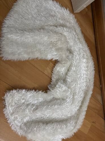 Plaşlar: Ağ tüklü şarf - Material: yumşaq, uzun tüklü süni kürk tekstil - — 2