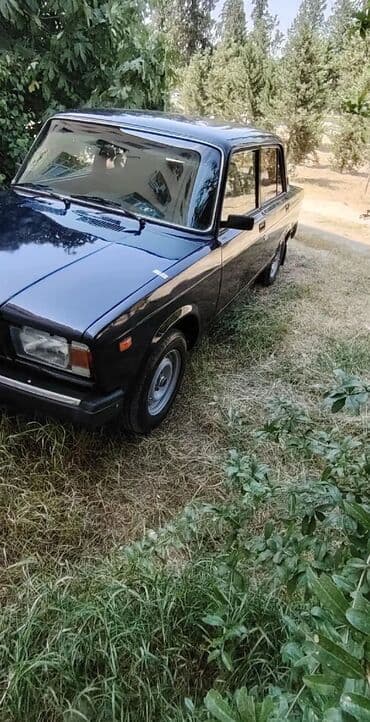 dörd göz maşın: Model: Lada (VAZ) 2107 Kuzov: sedan, tünd mavi rəng Dövlət nömrə — 3