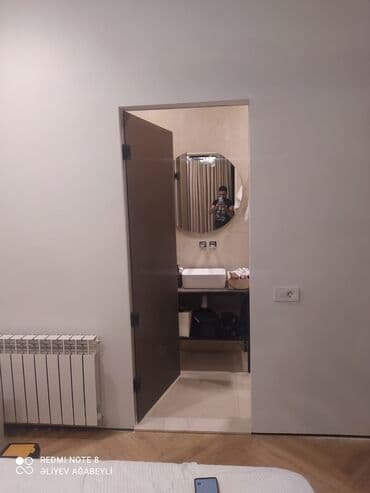 Фурнитура и комплектующие: Tutqun şüşədən hazırlanmış, qara metal menteşələri olan daxili qapı — 2