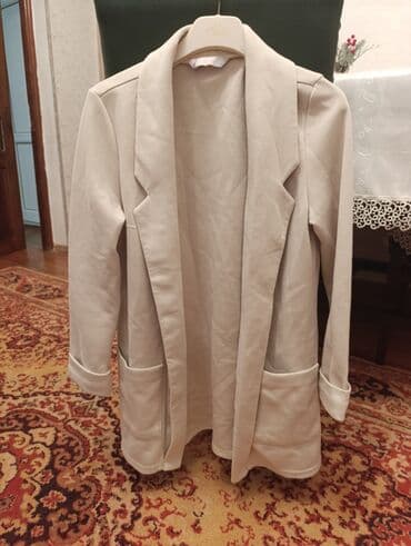 dəs paltar: Qadın geyimləri dəsti istənilən 3u 5 manat 1) Açıq bej rəngli uzun — 1