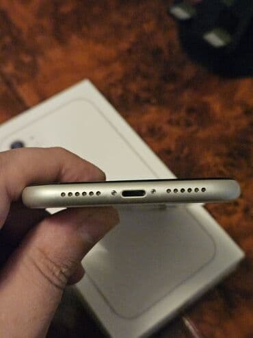 Kasalar: IPhone 11, Ağ, Face ID — 5