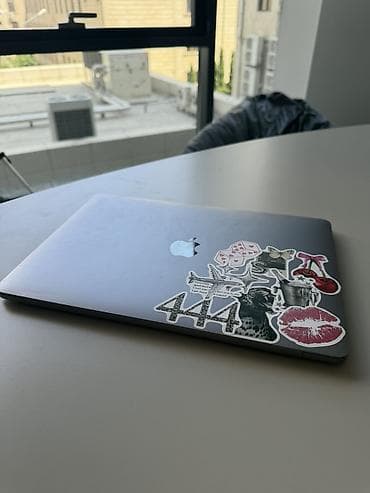 macbook pro 2017: Apple MacBook Pro 13" (Space Gray) - Ekran: 13.3" Retina, yüksək — 4