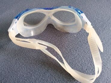 uzguculuk eynəyi: Üzgüçülük eyneyi. Istifade olunub. Şəkildə gördüyünüz vəziyyətdədir — 3