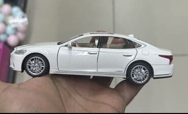 oyun disk: Ağ rəngdə metal die-cast sedan oyuncağı (miqyaslı model) - Material — 8
