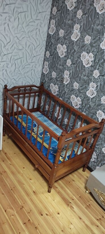 dirəklər: Oğlan və qız üçün, Dördbucaq, Beşik, Dəst ilə, Matras ilə, Yellənmə mexanizmsiz — 2