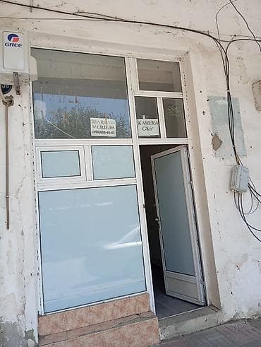 Kommersiya daşınmaz əmlakının satışı: İcarəyə verilir – küçəyə çıxışı olan kiçik obyekt - Şüşəbənd vitrinli — 1