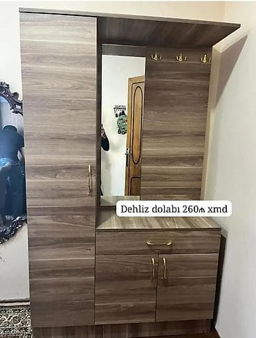 plastic qapi: Dehliz dolabı – taxta teksturalı, qəhvəyi rəng çalarda, funksional — 1