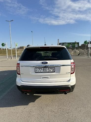 Автозапчасти: Ford Explorer, ağ rəngli, 7 yerlik tam ölçülü SUV. Əsas — 5