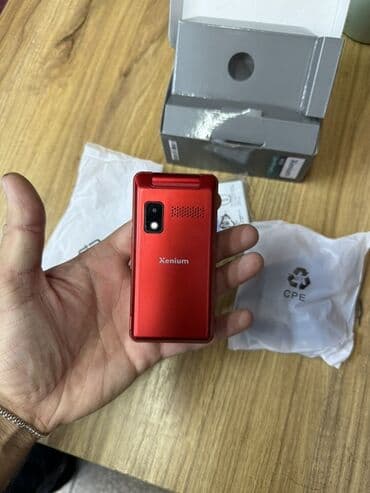 philips xenium x530: Xenium X600 model mobil telefon, qırmızı rəngdə, qapaqlı dizaynı ilə — 2