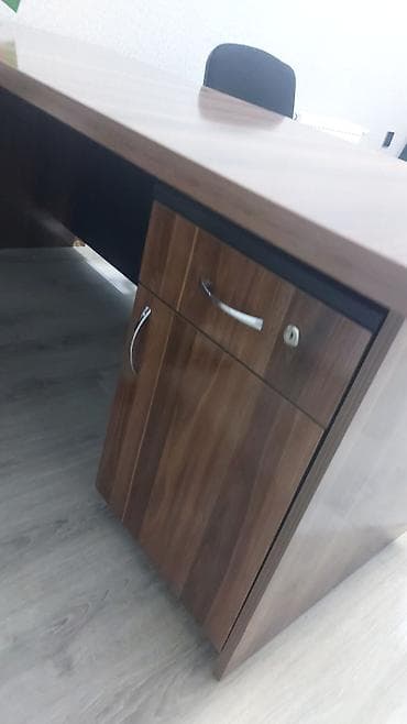 ofis alemi: Ofis masası dəsti. Hamısı birlikdə satılır cəmi bir neçə dəfə istifadə — 4