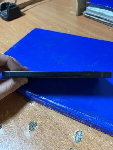 apple notebook: IPhone 13, 128 GB, Qara, Face ID — 2