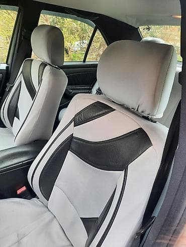 mersedes amg: Mercedes-Benz C240, sedan, gümüşü rəng. - Ban növü: 4 qapılı sedan — 3