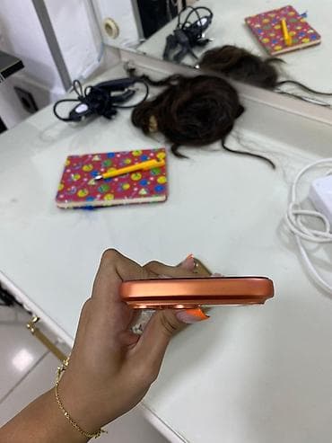 iphone se korpus: Məhsul: Smartfon + qoruyucu kabro Təsvir: - Tam ekranlı, Face ID — 5