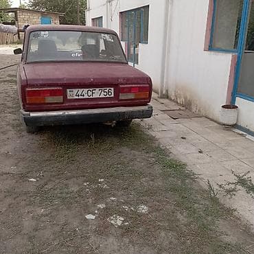 VAZ 2107 sedan – klassik arxaötürücülü model - Kuzov: 4 qapılı sedan