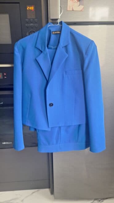 голубые женские костюмы: Parlaq kobalt-mavi rəngdə qadın kostyumu - 2 hissə: qısa kəsimli, tək — 1