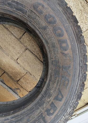 traktor şinleri: Şin GoodYear 295 / 80 / R 22,5 — 2