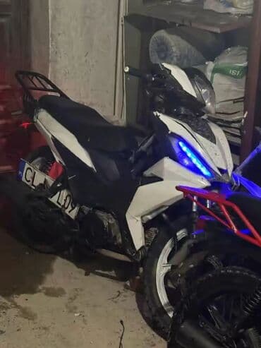 Qaşıqlar: Sport stilində şəhər motosikleti - Rəng: ağ-qara, aqressiv dizaynlı — 4