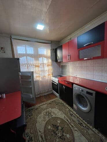 Uzunmüddətli kirayə mənzillər: Mərkəzdə universamın üstündə 9/5-ci mərtəbəsində 2 otaq (otaqlar — 5