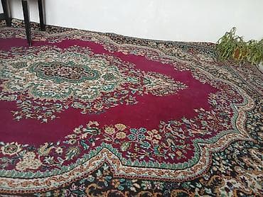 xalca uzlukləri: Qırmızı əsaslı klassik naxışlı xalça - Üslub: Şərq motivli, medalyon — 2