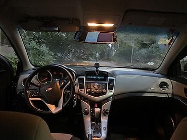 cruze 2012: Chevrolet Cruze: 1.8 l | 2010 il 280000 km Sedan — 5