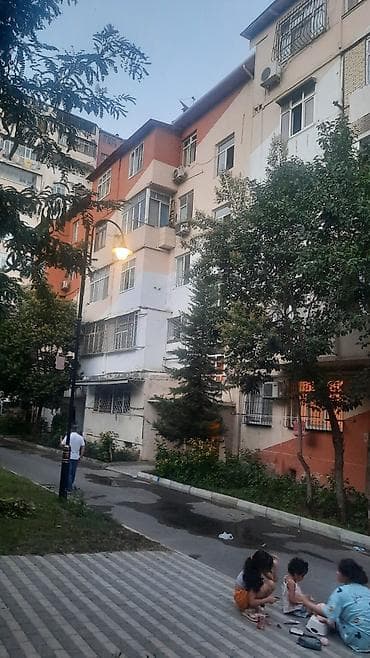 memar: 4 mkr 26 məhəllədə Abad həyətdə H .Seyidzadədə 2 otagli 5 /2 — 3