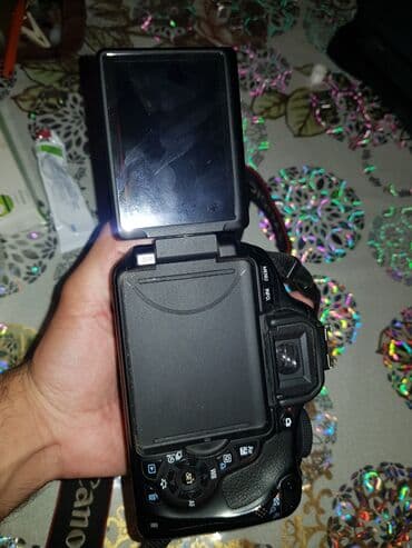 eos 600d canon: Canon eos 600d,obyektivi var,çantası adapteri daşı üstünde,ela — 1