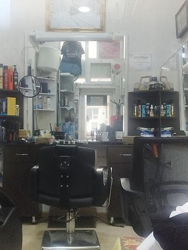 Həzi Aslanov metrosunun KFC çıxışı, xanım və bəylərə uyğun salon — 1