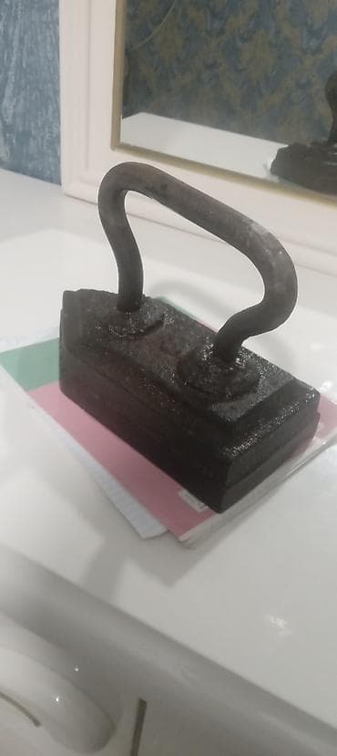 kömür ütüsü: Antik tökmə dəmir ütü - Material: bərk tökmə dəmir - Korpus: klassik — 2