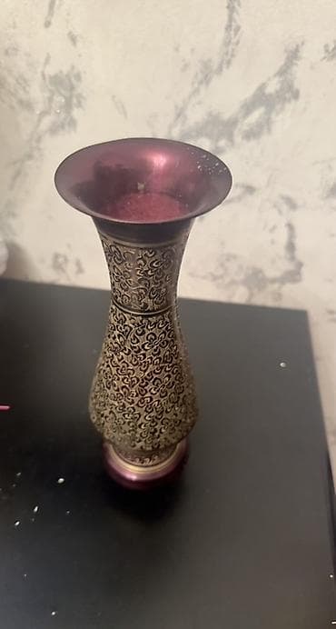 Vazalar: Bir vaza, Metal — 2