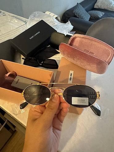 583 qizil: Gün eynəyi, Prada — 4