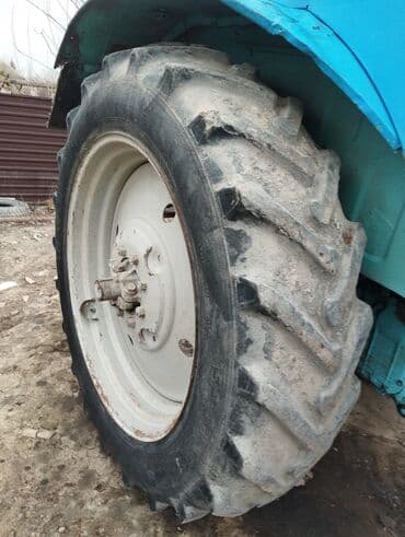 4 təkərli moto: Mavi rəngdə təkər formulalı aqrar traktor. Texniki xüsusiyyətlər: - — 6