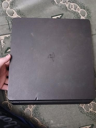 telefon gence: Sony PlayStation 4 Slim oyun konsolu + 2 ədəd DualShock 4 pultu dəsti — 2