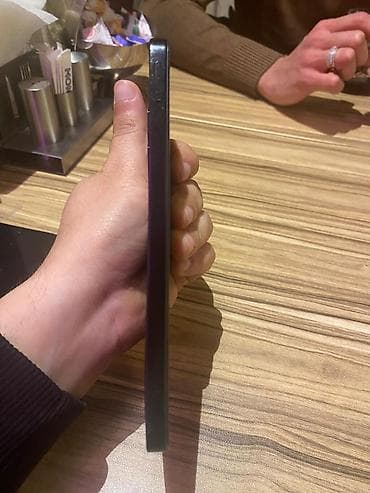 360 kamera: Smartfon – iki SIM dəstəyi Xüsusiyyətlər: - Ekran: tam ekran — 2